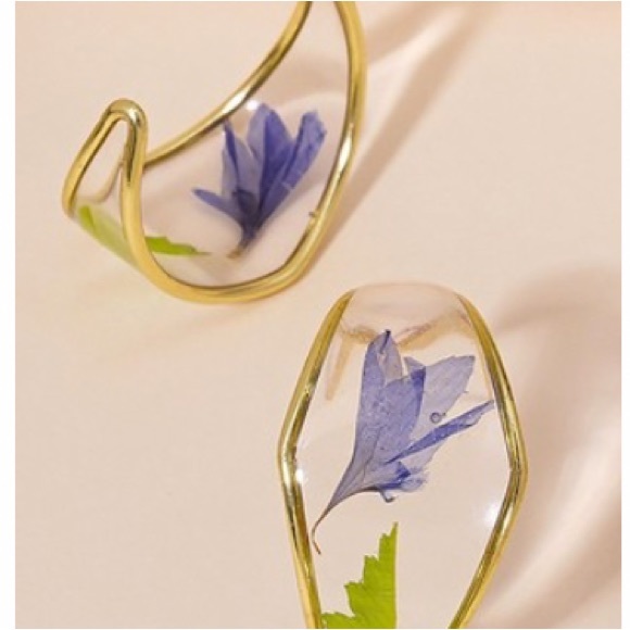 Handmade Real Pressed Dried Flower Botanical Resin Hoops - Picture 3 of 17